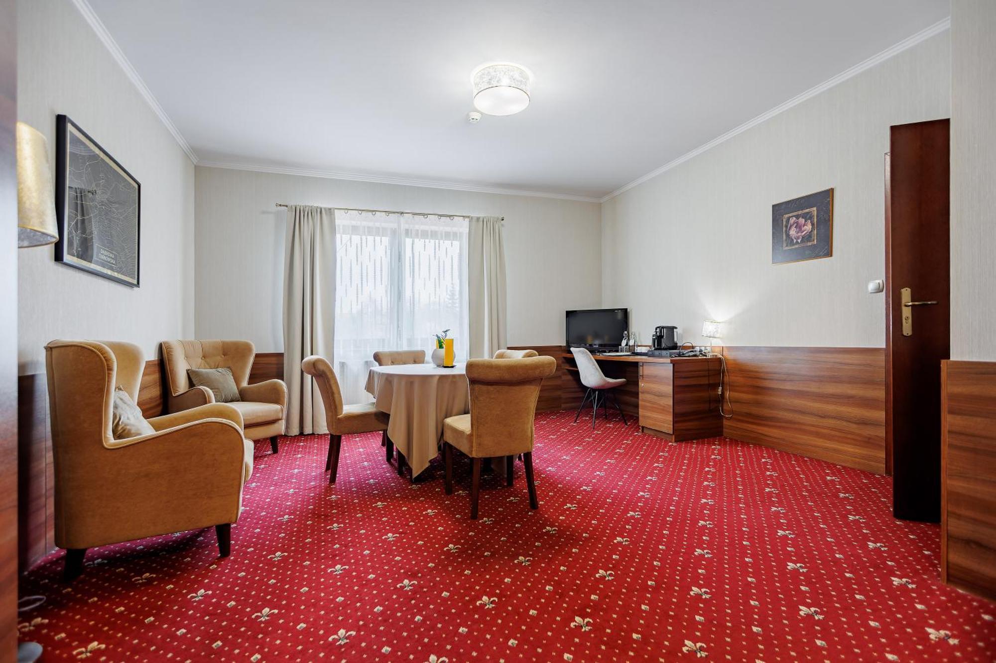 Hotel Cristal Park Dąbrowa Tarnowska Exteriér fotografie