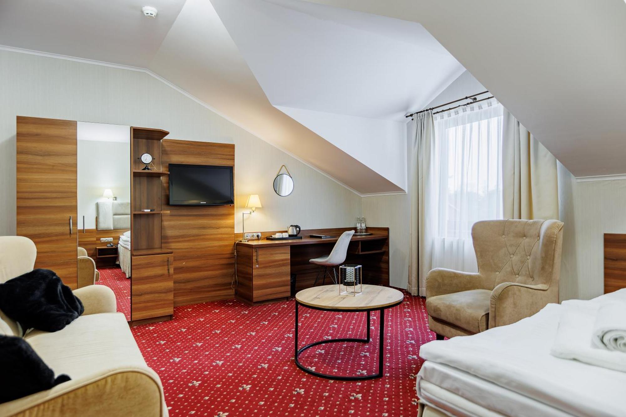 Hotel Cristal Park Dąbrowa Tarnowska Exteriér fotografie