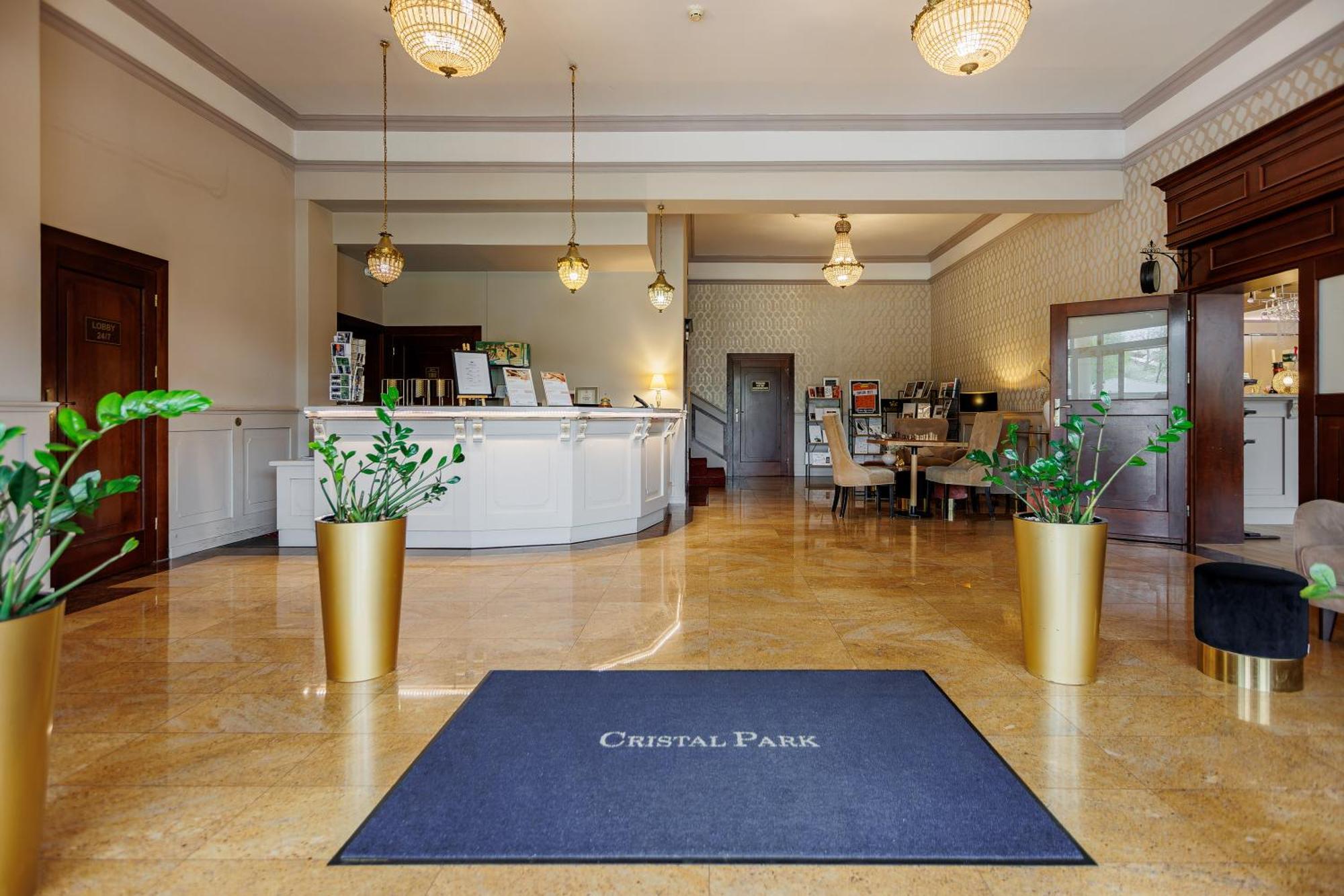 Hotel Cristal Park Dąbrowa Tarnowska Exteriér fotografie